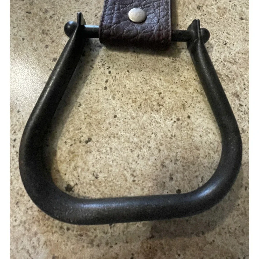 Western Star & Stirrup Toilet Paper Holder – Wall-Mount Decor 15